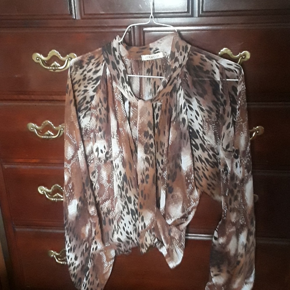 Animal print cold shoulder TOP M/L